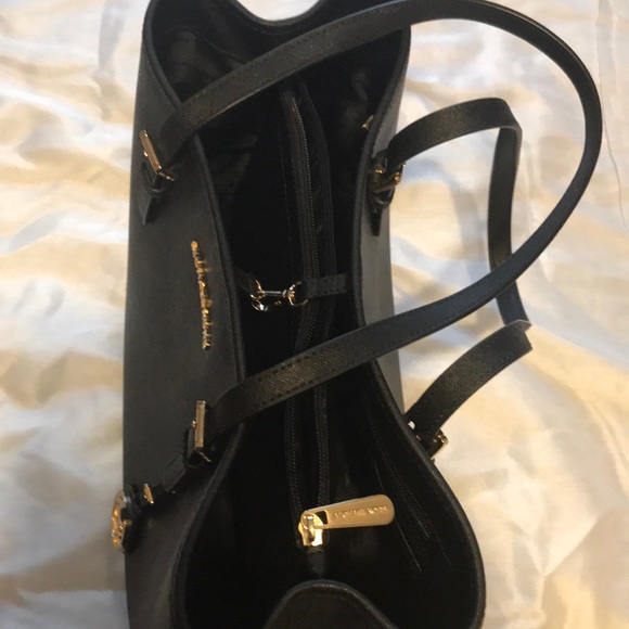 Michael Kors BRAND NEW purse - Picture 2 of 2